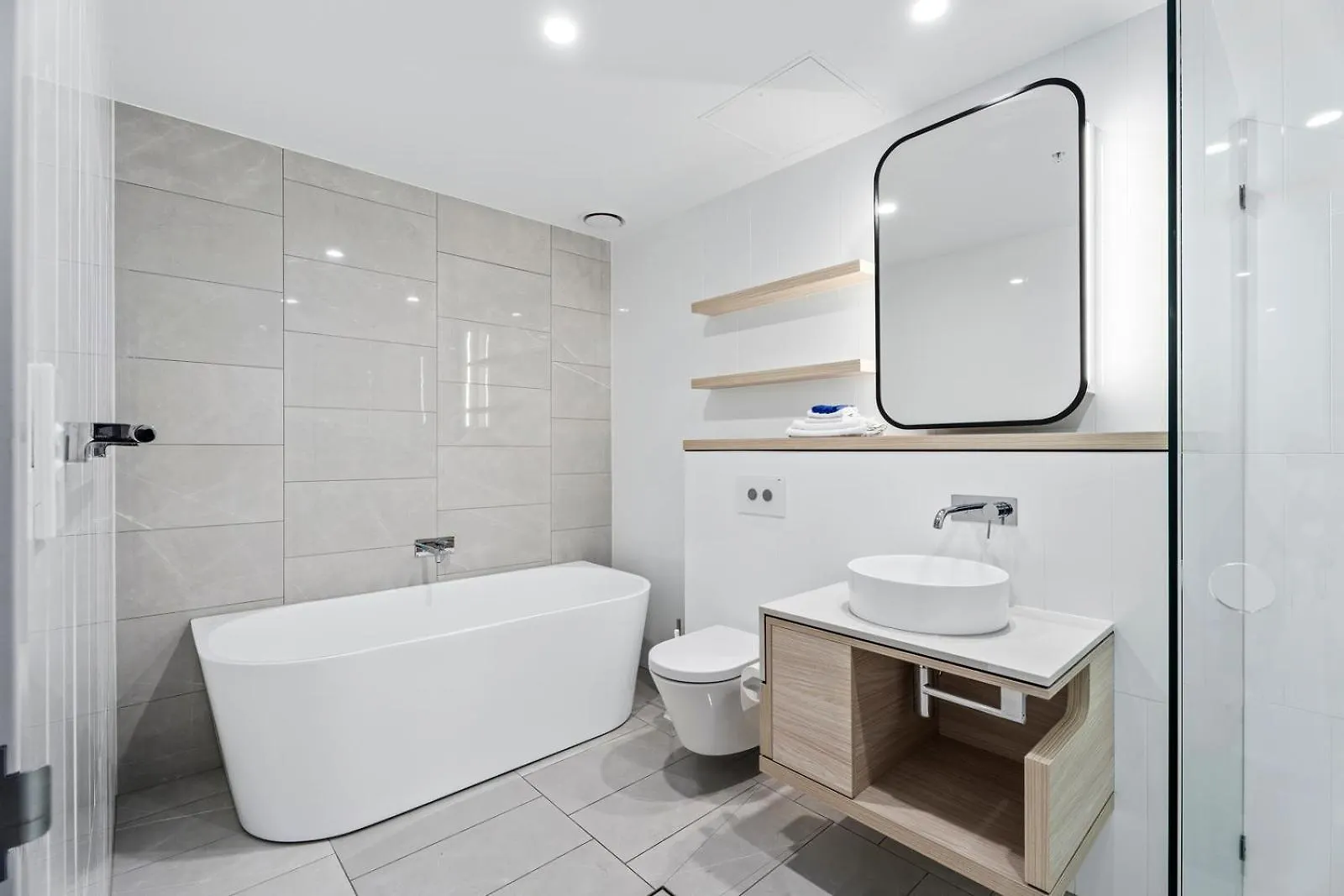 Stunning Ocean View 2 Bedroom Surfers Paradise Gold Coast Apartment