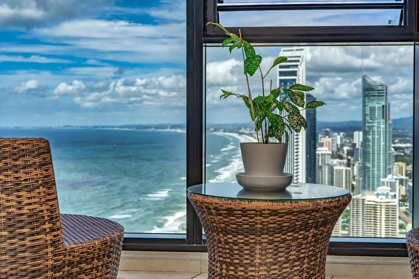 Stunning Ocean View 2 Bedroom Surfers Paradise Gold Coast